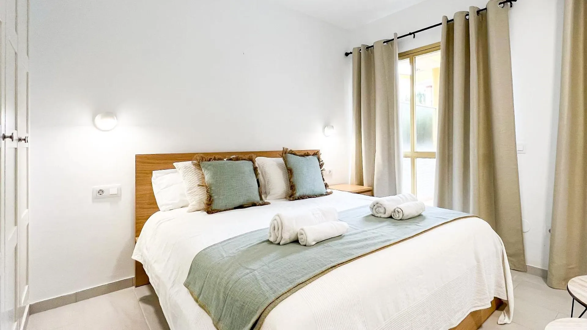 Oleholidays 201 Romana Playa Junto Al Mar Marbella